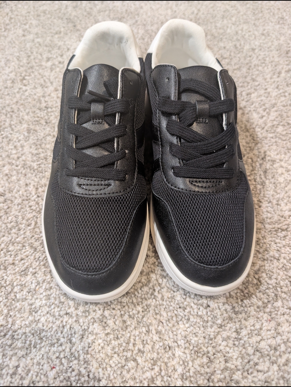 Black Casual Athletic Sneakers - Classic Low-Top